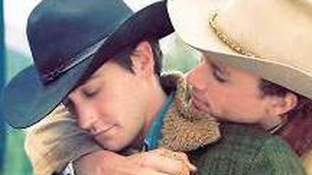 Schwul im Film, aber nicht im realen Leben: Jake Gyllenhaal und Heath Ledger in „Brokeback Mountain“. In Hollywood werden immer mehr homosexuelle Rollen mit Hetero-Schauspielern besetzt.