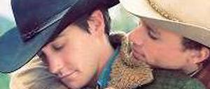 Schwul im Film, aber nicht im realen Leben: Jake Gyllenhaal und Heath Ledger in „Brokeback Mountain“. In Hollywood werden immer mehr homosexuelle Rollen mit Hetero-Schauspielern besetzt.
