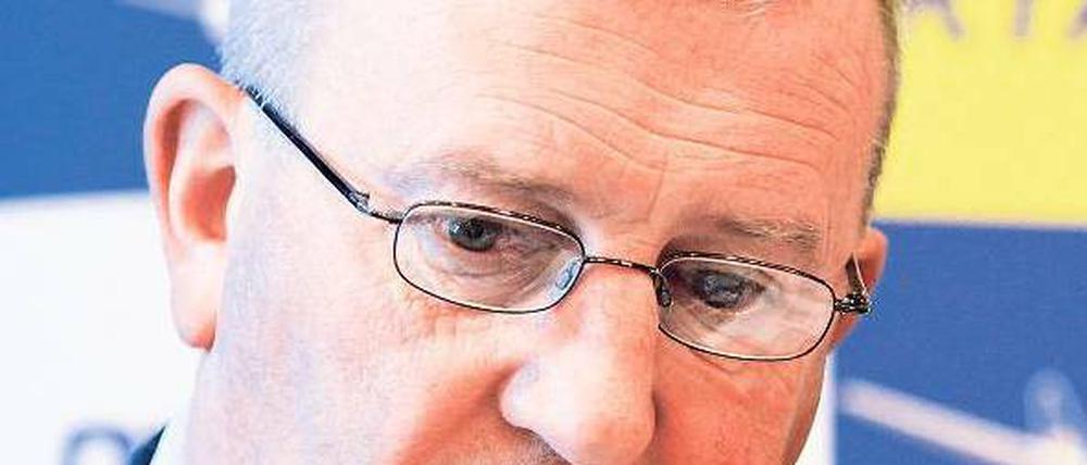 Kühl kalkuliert. Geschäftsführer Michael Cawley sagte am Mittwoch, die Abgabe bedeute für Ryanair das, was für Aldi einen Preissprung um 25 Prozent bedeuten würde.