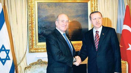 Gespräche 2008. Israels Ministerpräsident Olmert gab dem Kollegen Erdogan keinen Hinweis auf den bevorstehenden Angriff.