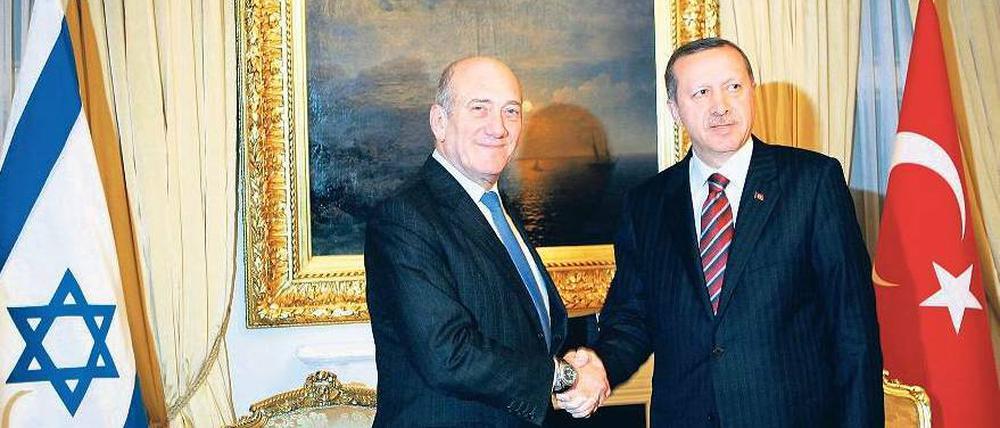 Gespräche 2008. Israels Ministerpräsident Olmert gab dem Kollegen Erdogan keinen Hinweis auf den bevorstehenden Angriff. 