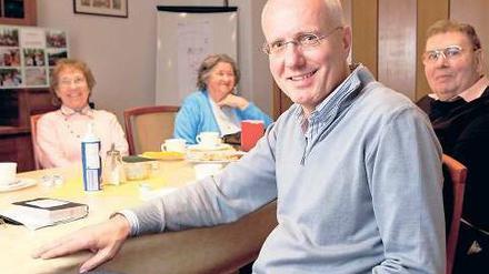 Premiere im Seniorenkreis. Steffen Reiche, früher SPD-Bundestagsabgeordneter, ist jetzt Pfarrer der evangelisch-reformierten Schlosskirchengemeinde. Foto: Moritz