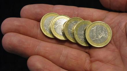 Schwarz-Gelb will den Hartz-IV-Satz um fünf Euro im Monat anheben.