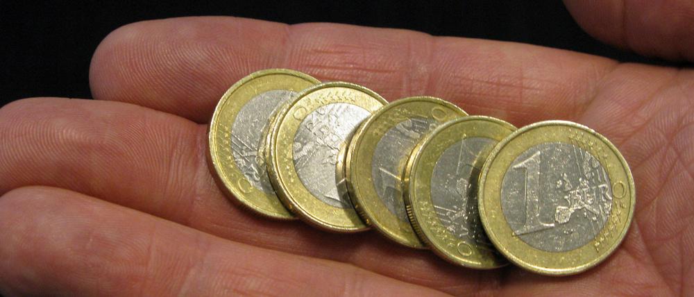 Schwarz-Gelb will den Hartz-IV-Satz um fünf Euro im Monat anheben.