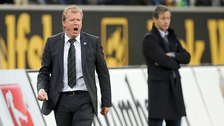 Er hatte schon vor dem Spiel einigen Redebedarf: Wolfsburgs Trainer McClaren hatte in einer mehr als zwei Stunden dauernden Kabinenansprache seine Spieler eingestimmt. Sein Gegenüber Keller macht nicht den gesprächigsten Eindruck.