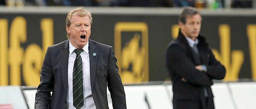 Er hatte schon vor dem Spiel einigen Redebedarf: Wolfsburgs Trainer McClaren hatte in einer mehr als zwei Stunden dauernden Kabinenansprache seine Spieler eingestimmt. Sein Gegenüber Keller macht nicht den gesprächigsten Eindruck.