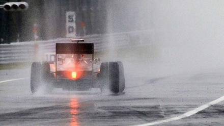 Nichts geht mehr. Der Regen in Suzuka legt die Formel 1 lahm.