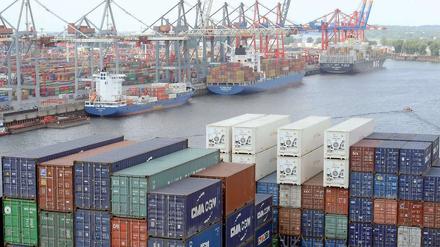 Güterabfertigung am Hamburger Hafen.