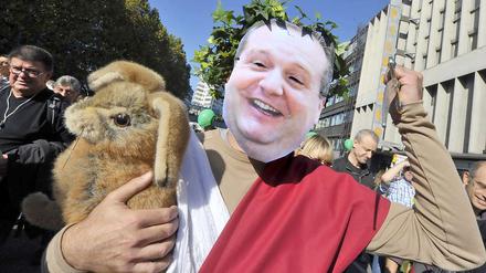Gegner von Stuttgart 21 sehen in Ministerpräsident Mappus einen cäsarischen Alleinherrscher.