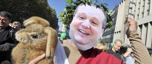 Gegner von Stuttgart 21 sehen in Ministerpräsident Mappus einen cäsarischen Alleinherrscher.