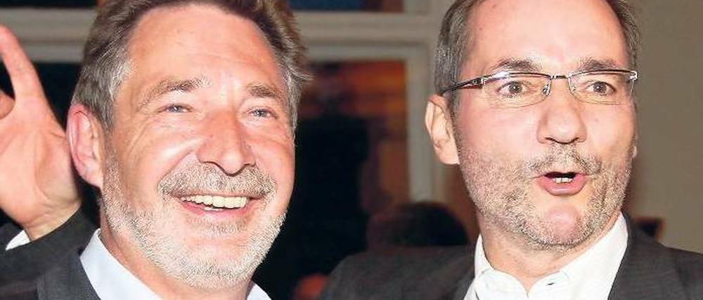 Glückwünsche vom Chef. Ministerpräsident Matthias Platzeck, bis 2002 selber Oberbürgermeister von Potsdam, zeigte sich auf der SPD-Wahlparty sichtlich erleichtert über den klaren Sieg seines Nachfolgers Jann Jakobs.