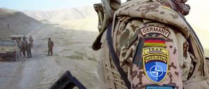 Ein Soldat des deutschen Isaf-Kontingents bei einer Patrouillie in der Umgebung von Faisabad in Afghanistan.