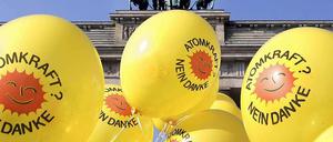 1983 oder 2010? Das Motiv der Anti-Atomkraft-Bewegung ist noch immer das gleiche.