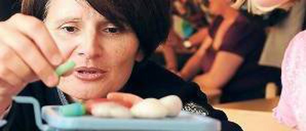 Wer macht Kinderpolitik? Am liebsten alle. In diesem Fall spielt die baden-württembergische Kultusministerin Marion Schick in einer Kindertagesstätte. Foto: dpa