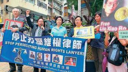 Menschenrechtler fordern in Hongkong die Freilassung von Liu Xiaobo. Foto: dpa