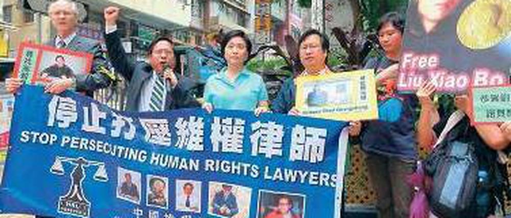 Menschenrechtler fordern in Hongkong die Freilassung von Liu Xiaobo. Foto: dpa
