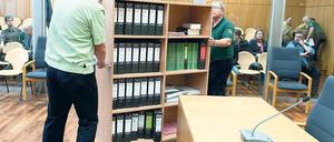 Belastendes am laufenden Meter. Im Prozess gegen vier Angeklagte geht es zunächst um 32 verschobene Spiele.