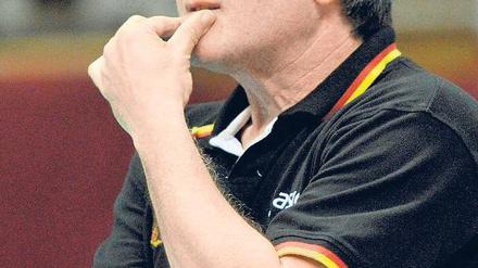 Warum so sorgenvoll? Bundestrainer Lozano kann mit seiner Mannschaft noch weit kommen. Foto: dpa