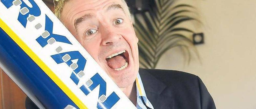 Ryanair-Chef Michael O’Leary ist für starke Töne bekannt. Jetzt kündigte er steigende Ticketpreise und besseren Service an. Gleichzeitig hält er am Billigkonzept fest.