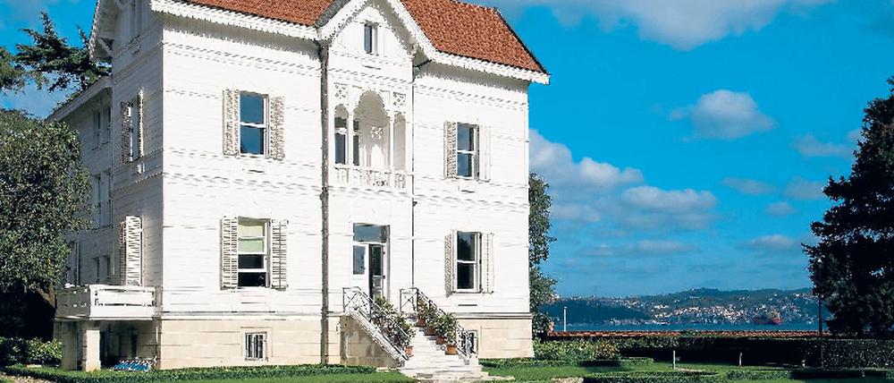 Imponierendes Ensemble. Die Sommerresidenz des deutschen Botschafters in Tarabya bei Istanbul. Foto: Ullstein-Bild