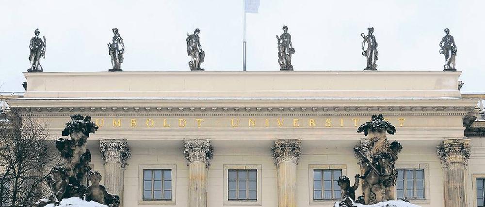 Dachschmuck. Die Attikafiguren kommen eventuell zurück nach Potsdam. Foto: ddp