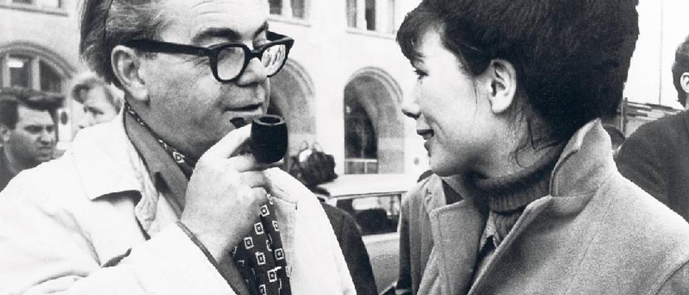 Max Frisch mit Marianne Oellers, seiner späteren Ehefrau, bei Dreharbeiten. Foto: picture-alliance