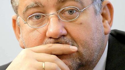 Brandenburgs Innenminister, Rainer Speer, ist unter Druck geraten. 