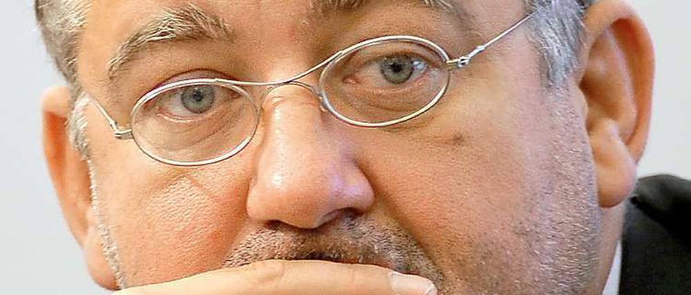 Brandenburgs Innenminister, Rainer Speer, ist unter Druck geraten. 