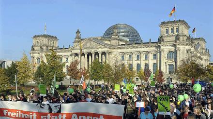 Seit 2007 wird in Berlin unter dem Motto "Freiheit statt Angst" für Datenschutz und gegen Überwachung demonstriert.
