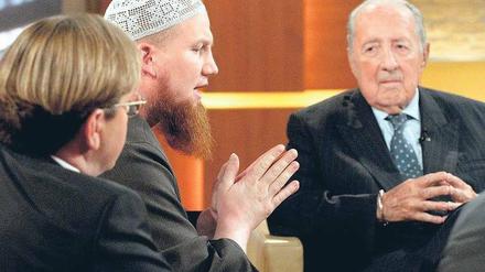 Neulich bei Maischberger. Über „Kopftuch und Koran“ stritten Islam-Prediger Pierre Vogel und Peter Scholl-Latour. Kritiker werfen ARD/ZDF vor, provokante Filme und Themen wie das politische Versagen bei der Integration oft im Nachtprogramm zu versenden. Foto: WDR