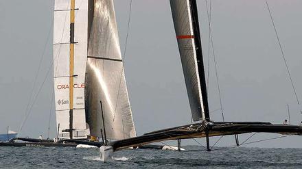 Hightech-Duell auf dem Wasser. Schon beim 33. America's Cup im Jahr 2010 trat Alinghi (vorne) mit einem Katamaran an.