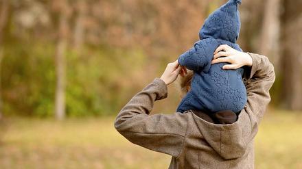 Förderleistungen für arme Kinder per Chipkarte könnten in Berlin getestet werden.