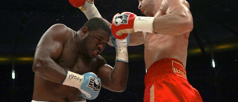 Wladimir Klitschko schlug in Frankfurt Herausforderer Samuel Peter k.o. 