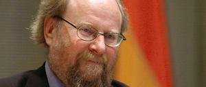 Wolfgang Thierse kann sich nicht so recht entscheiden, für wen er beim Derby sein soll. Aber als Hertha-Mitglied gibt es zumindest eine Tendenz.