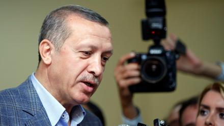 Der türkische Ministerpräsident Erdogan nach seiner Stimmabgabe in Istanbul.