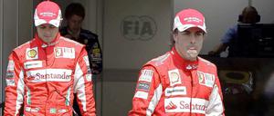 Felipe Massa (l.) lässt Fernando Alonso in Hockenheim den Vortritt. Punkte bekommt Ferrari deswegen nicht abgezogen.