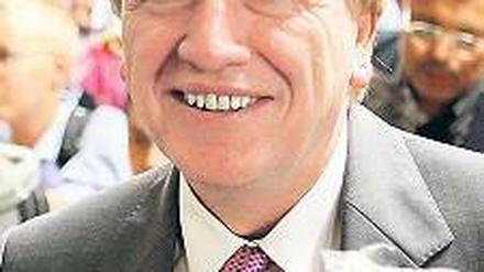 Über Bouffiers sichtlich blondiertes Haar lästert keiner mehr.