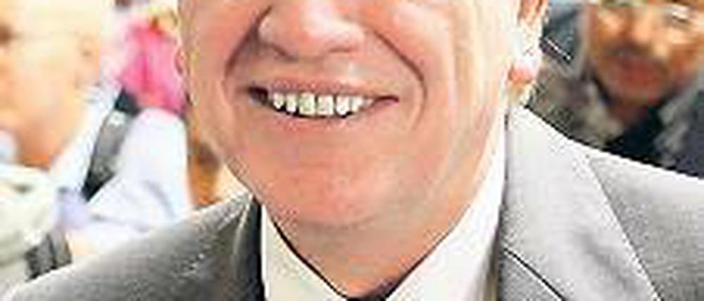 Über Bouffiers sichtlich blondiertes Haar lästert keiner mehr.