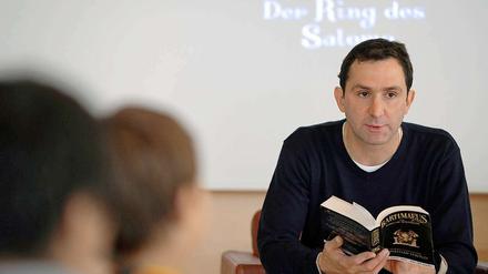 Der Vorleser. Der englische Schriftsteller Jonathan Stroud liest aus "Bartimäus - Der Ring des Salomo".