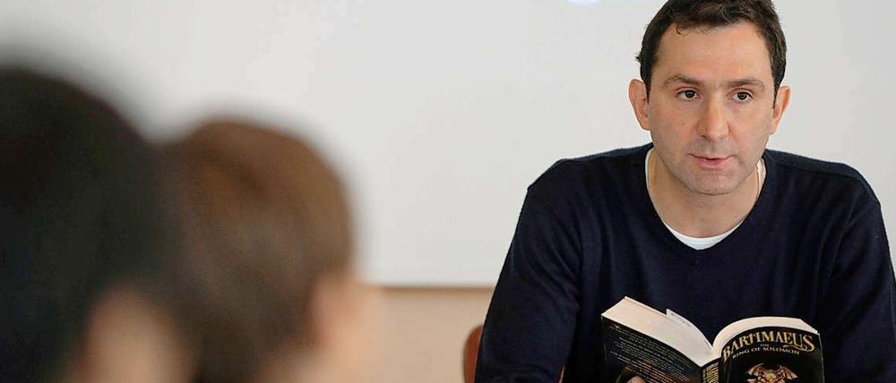 Der Vorleser. Der englische Schriftsteller Jonathan Stroud liest aus "Bartimäus - Der Ring des Salomo".