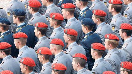 Nicht mehr auf der Höhe der Zeit. Vereidigung von Rekruten bei der Bundeswehr.