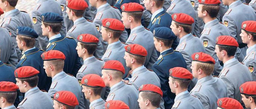 Nicht mehr auf der Höhe der Zeit. Vereidigung von Rekruten bei der Bundeswehr.