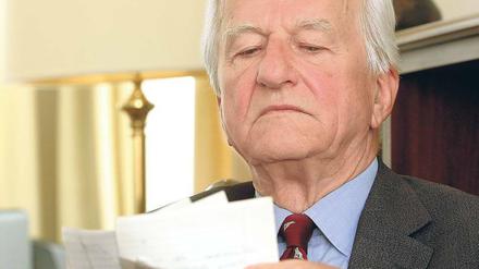 Verfolgt. Richard von Weizsäcker besuchte oft die DDR, privat und beruflich. In 20 Jahren wuchs seine Stasi-Akte auf 1293 Seiten an. Neue Perspektiven auf den Menschen oder Poltiker eröffnet sie nicht.