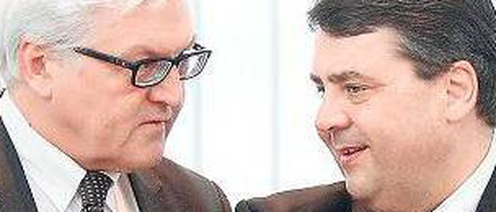 Tragfähiger Kompromiss? Genossen Gabriel (rechts), Steinmeier. Foto: Wolfgang Kumm/dpa