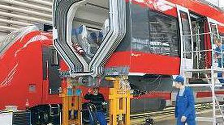 Talent-Montage. Die Bahn hat mehr als 300 Züge bei Bombardier bestellt. Foto: dpa