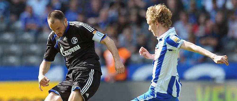 Fabian Lustenberger im Berliner Trikot (r).