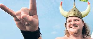 Wicki in Wacken. Metal-Fan im Festivaldorf in Schleswig-Holstein.