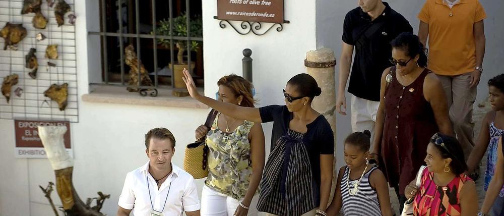Michelle Obama und ihre Tochter unter andalusischer Sonne im Städtchen Ronda.