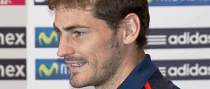 Weiter Weg zur Pressekonferenz. Der spanische Weltmeister Iker Casillas muss mit nach Mexiko, soll dort aber nur eine Viertelstunde spielen.