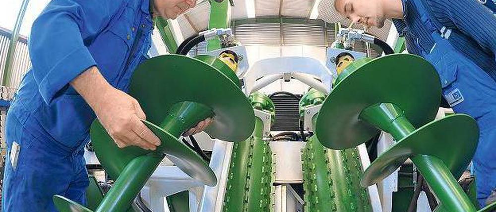 Volle Auftragsbücher. Die Hersteller erholen sich von der Krise – auch die thüringische Firma KD Stahl- und Maschinenbau aus Breitenworbis, die Häckselmaschinen produziert. Foto: dpa